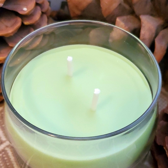 Yankee Candle Pineapple Cilantro - Picture 2 of 3